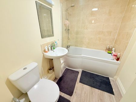 Sherborne Road, Yeovil, Somerset - Photo 4