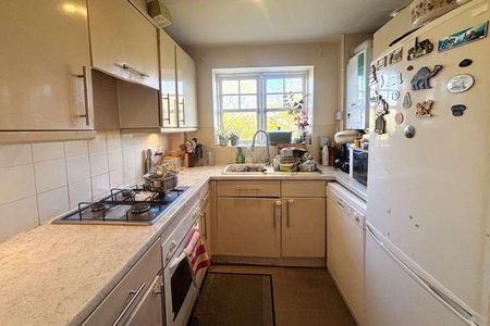 Woking, Surrey, GU21 - Photo 5