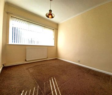 2 bedroom semi-detached bungalow to rent - Photo 2