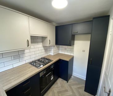 2 bedroom semi-detached house to rent - Photo 4