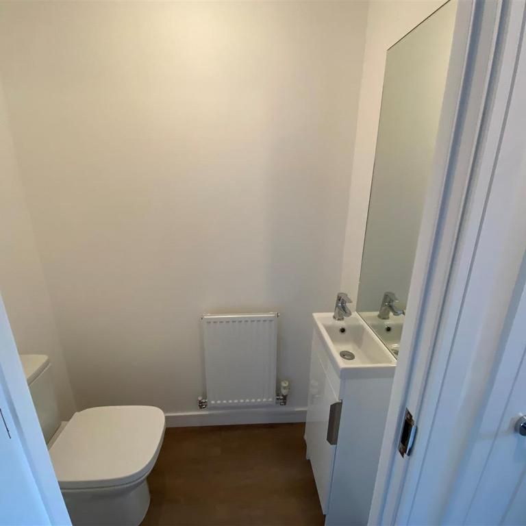 3 bedroom end of terrace house to rent - Photo 1