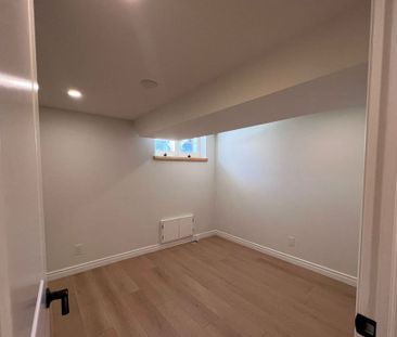 For Lease - 16 Robertsfield Crescent, Toronto, Ontario - Photo 2