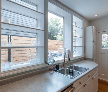 For Lease - 8 Henderson Avenue, Toronto, Ontario - Photo 5