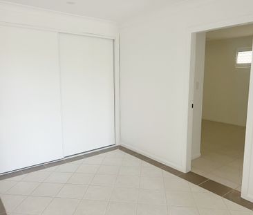 Stunning modern 2 bedroom studio with incredible water views - Photo 2