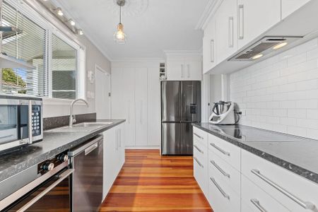 Charming 3BR Home in Upper Vogeltown - Photo 4