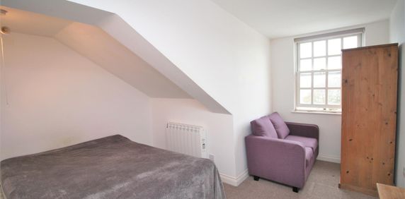 Woodside, Plymouth - Photo 2