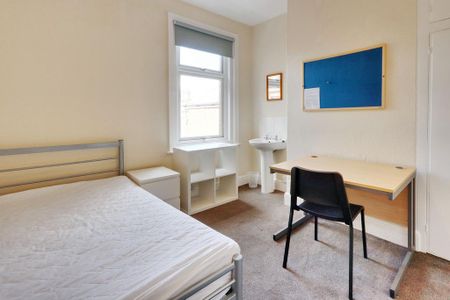 6 bedroom terraced house to rent - Photo 3
