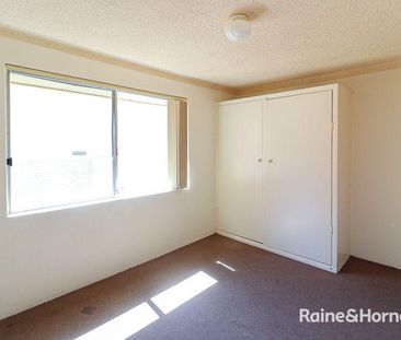 2 Bedroom Unit in Great Central Location! - Photo 2