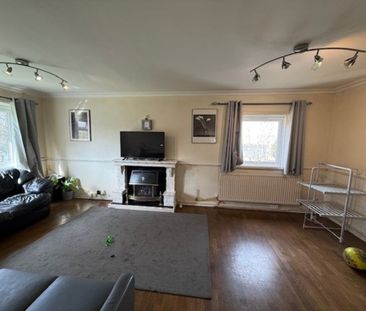 2 bedroom Flat - Roe Green Lane, Hatfield - Photo 4