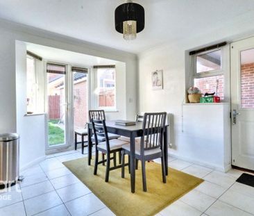 4 bedroom link detached house to rent - Photo 3