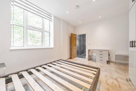 3 bedroom flat to rent - Photo 3