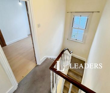 2 bedroom maisonette to rent Cowper Street, Hove, East Sussex, BN3 - Photo 1
