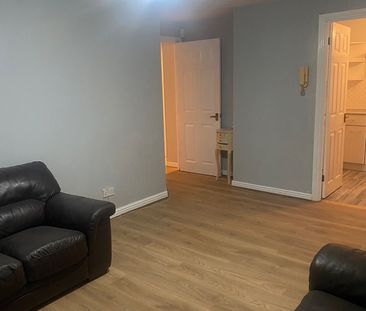 1 Bed Flat, Rothesay Court, SE6 - Photo 2