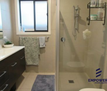 “Modern Family Home For Rent in a Prime Location – Spacious, Stylis... - Photo 2