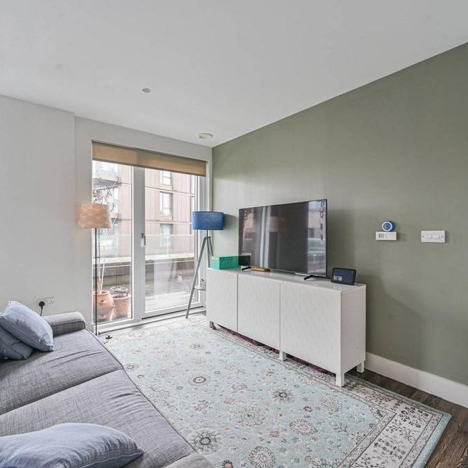 3 bedroom flat to rent - Photo 1