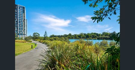 FOR LEASE – Modern Split-Level 2 Bedroom Apartment in Prime Wolli Creek Location lEVEL 5/2 Brodie Spark Drive, Wolli Creek - Photo 2