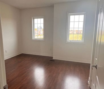 For Lease - 8 Crane Street, Aurora, Ontario - Photo 4