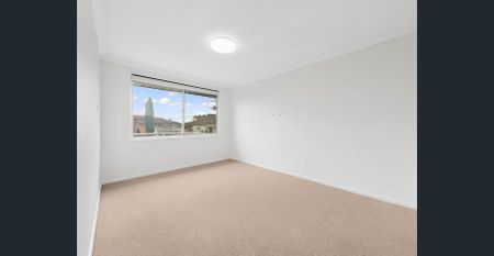 FIVE BEDROOM FAMILY HOME WITH SELF CONTAINED STUDIO - Photo 2