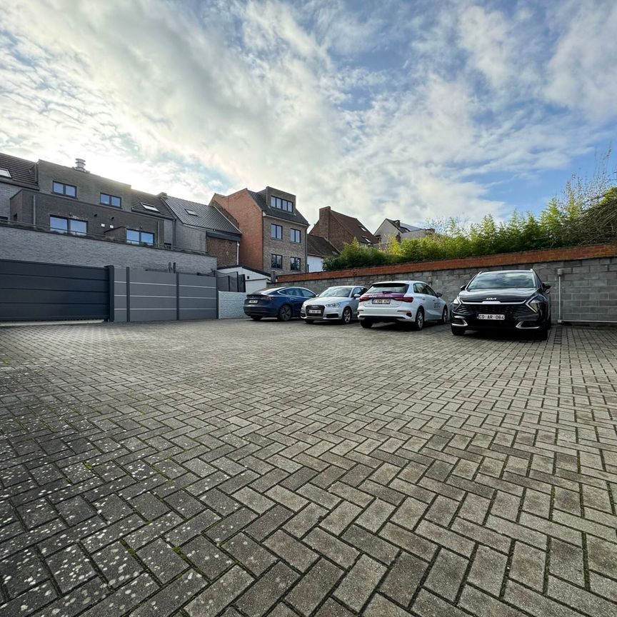 Te huur: gelijkvloers appartement in het centrum van Lennik - Photo 1