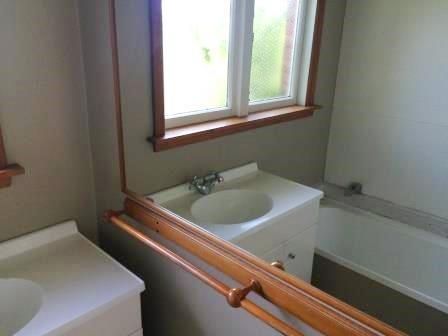 West Is Best - Photo 1