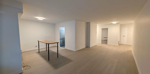 Newly renovated 5½ in Imperial House — 3 bedrooms, 2-bath (1 ensuite), new kitchen and floors, balcony, and family‑friendly amenities (Golden Sq Mile) - Photo 2