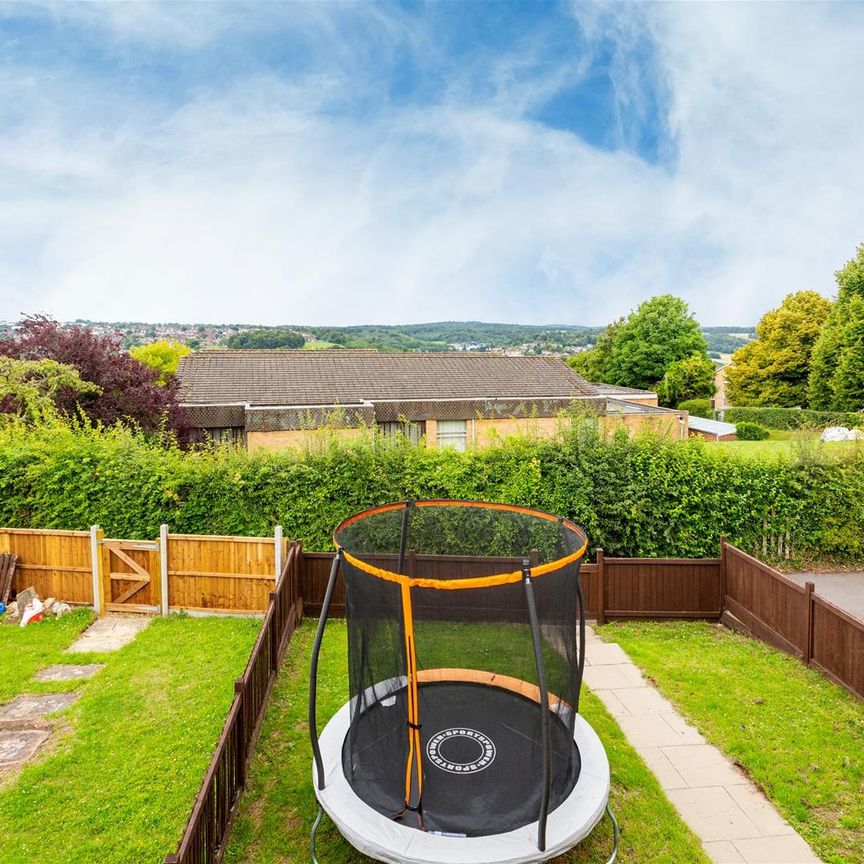 Hithercroft Road, High Wycombe - Photo 1