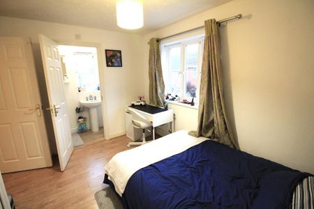 4 bedroom detached house to rent - Photo 5