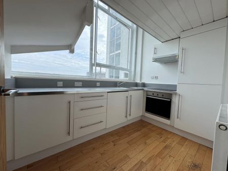 2 bedroom flat to rent - Photo 2