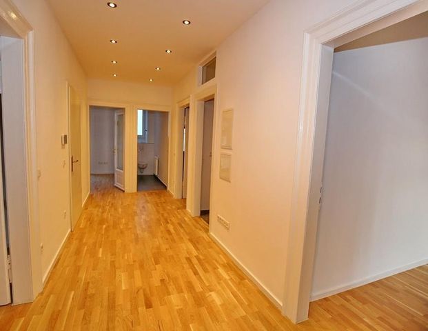 Kernsanierte Altbauetage in absoluter Innenstadtlage - Photo 1