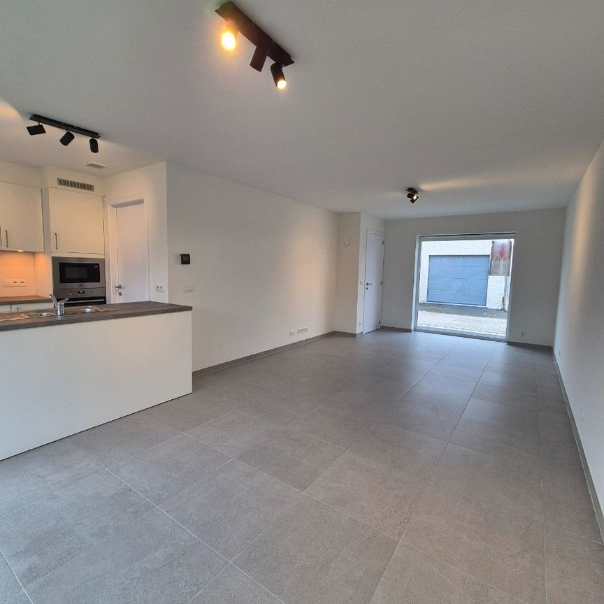 Halfopen BEN-woning met garage en 3 slaapkamers - Foto 1