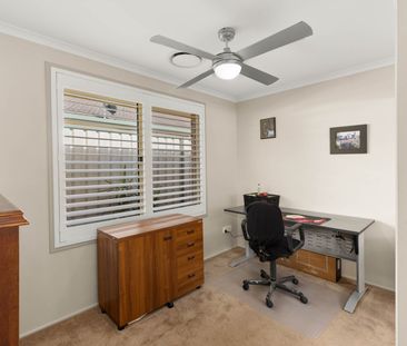 12 Country Grove Drive, Cameron Park NSW 2285 - House For Rent | Do... - Photo 4