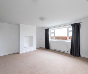 3 bedroom detached bungalow to rent - Photo 2