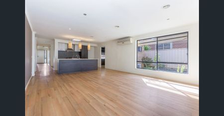 Private Court Living with Everyday Convenience in East Bendigo - Photo 5