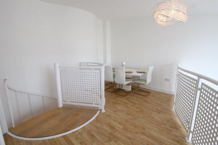 3 bedroom flat to rent - Photo 4