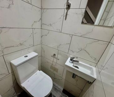 4 bedroom semi-detached house to rent - Photo 4