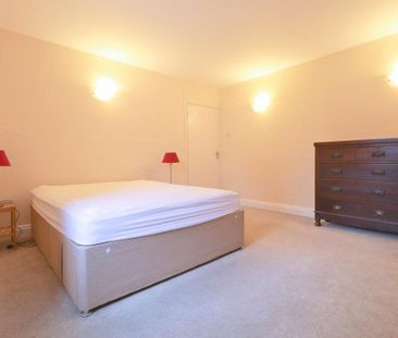 A 1 Bedroom Flat in St Luke`s Road GL53 7JJ - Photo 3