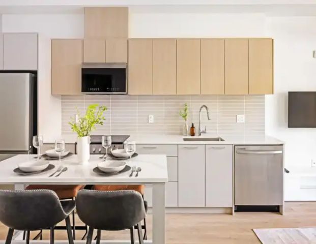 City Suites Oxford | 1529 Oxford Street, North Vancouver - Photo 1