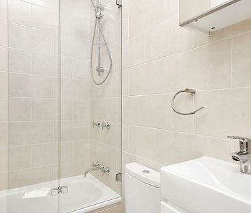 Updated terrace in prime location - Photo 2