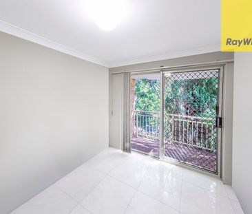 BEAUTIFULLY COSY RENOVATED 3 BEDROOM UNIT - Photo 3