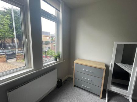 Silver Royd Hill (room 1), Armley, Leeds - Photo 4