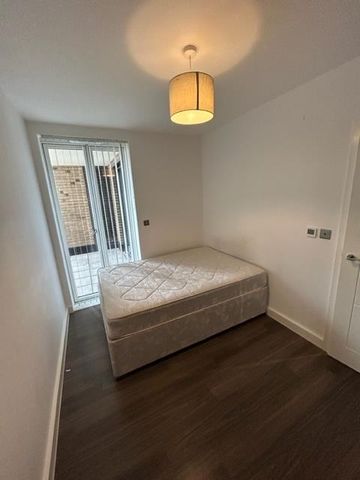 3 Bed Flat, Olympic Park Avenue, E20 - Photo 5