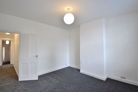 64 Drayton Road, Kings Heath,, Birmingham - Photo 3