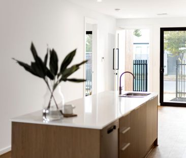 Find privacy: where modern design meets low-maintenance living - Photo 5