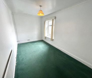 3 bedroom flat to rent - Photo 4