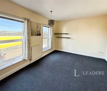 3 bedroom detached house to rent - Photo 2