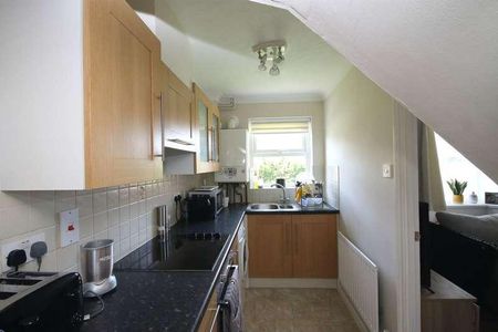 Bob Amor Close, Faversham, ME13 - Photo 2