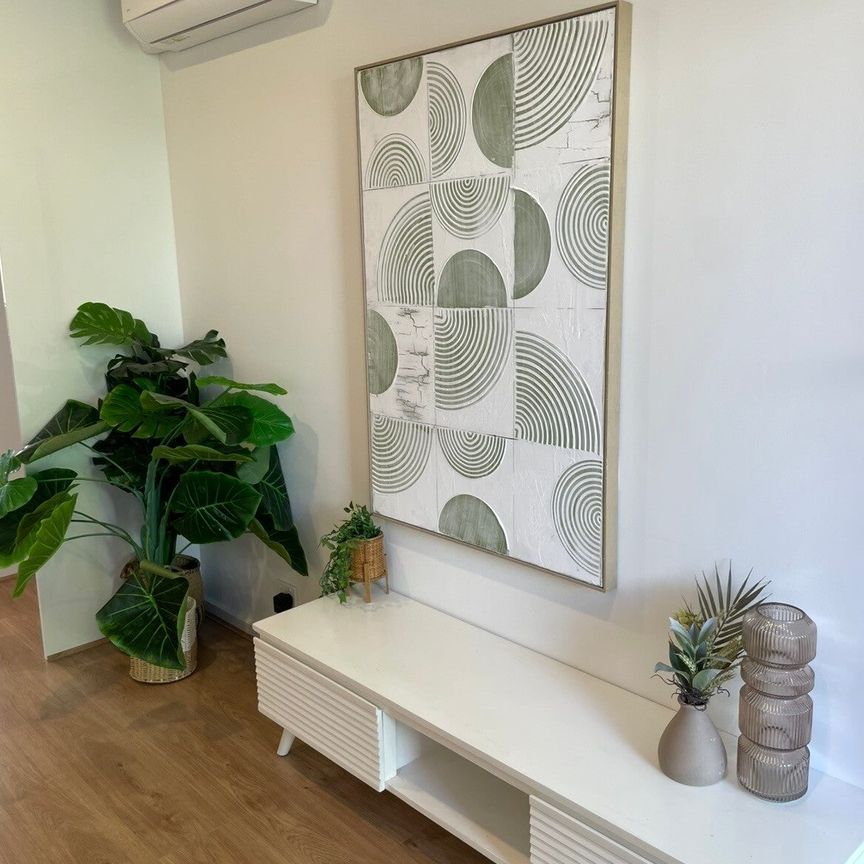 West Hindmarsh - Photo 1