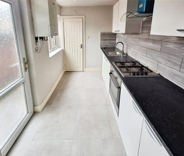 3 bedroom end of terrace house to rent - Photo 6