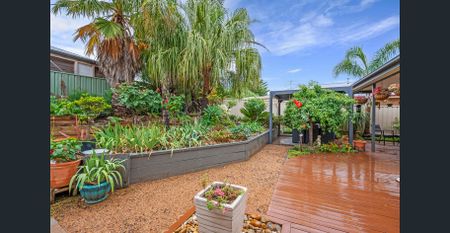 Spacious 4-Bedroom Family Home in Quiet Golden Square Location - Photo 5