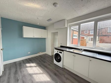 2 bedroom terraced house to rent - Photo 2